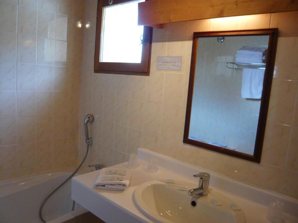 Hotel Le Tetras Notre-Dame-de-Bellecombe Rum bild